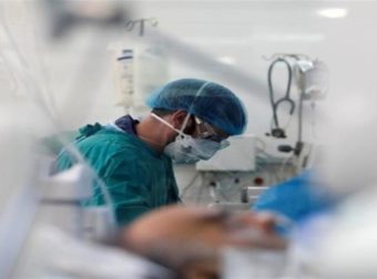 Κορωνοϊός: Νέο θλιβερό «μαύρο» ρεκόρ – 50.126 κρούσματα και 61 θάνατοι – Στους 619 οι διασωληνωμένοι
