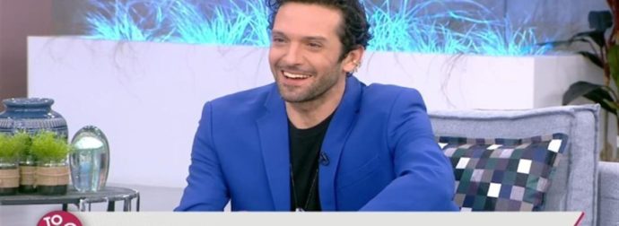 «Η μητέρα μου χρειάστηκε να το ακούσει πολύ δυνατά» – Συγκλονίζει ο Δημήτρης Μοθωναίος