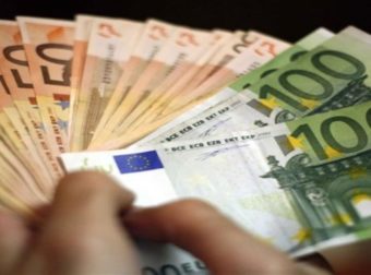 «Βρέχει» λεφτά σήμερα! Τα επιδόματα που καταβάλλονται την τελευταία μέρα του έτους – Ποιοι θα δουν χρήματα στους λογαριασμούς