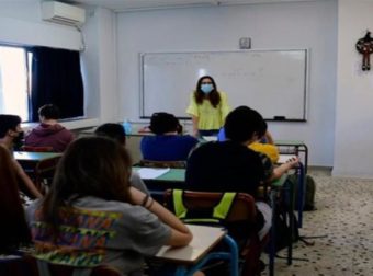 Άνοιγμα σχολείων στις 10 Ιανουαρίου: Τρία self test την πρώτη εβδομάδα – Τι θα συμβεί αν βρεθεί κρούσμα στην τάξη
