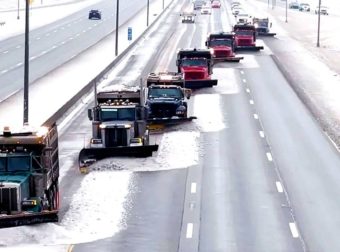Πρωτοφανές: Απομακρύνουν το χιόνι από την Εθνική Οδό σε χρόνο ρεκόρ!