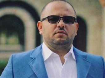 Επιχείρηση της Δίωξης Ναρκωτικών ΤΩΡΑ στην Αρτέμιδα – Συνέλαβαν Αλβανό τραγουδιστή με κοκαϊνη