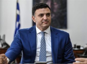 Περήφανος μπαμπάς ο Βασίλης Κικίλιας – Η φωτογραφία του γιου του με φανέλα της ΑΕΚ
