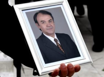 Το τελευταίο ”αντίο” στον Δημήτρη Τσοβόλα – Άπαντες στην κηδεία του πολιτικού