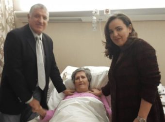 Ελληνίδα γιαγιά γέννησε στα 67 γέννησε την εγγονή της