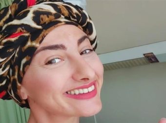 «Είμαι βαθιά συγκινημένη» – Η ανάρτηση της Ρεγγίνας Μακέδου μέσα από το δωμάτιο του νοσοκομείου