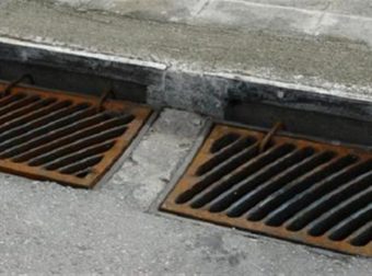 Μου έπεσαν τα κλειδιά στο φρεάτιο και με βοήθησαν ο Χουσείν και η γυναίκα του – Το ποστ-φόρος τιμής για την αξία του γείτονα