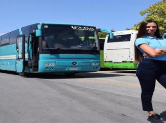 Χρύσα Αργυρούλη: Η νέα και όμορφη οδηγός λεωφορείου του ΚΤΕΛ Λάρισας