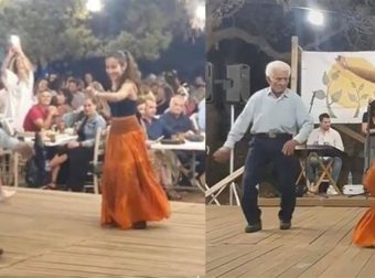 Παππούς 89 ετών χορεύει με την εγγονή του στη Σχοινούσα και τρελαίνει το διαδικτυο