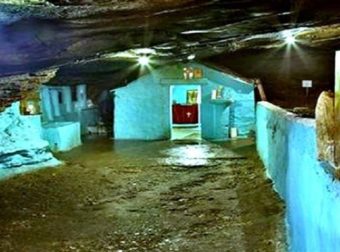 Παναγία Σπηλιανή: Το εκκλησάκι που δεσπόζει μέσα σε μια σπηλιά