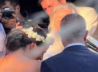 Με συγκλονιστικό στράπλες νυφικό – Φωτογραφίες από τον λαμπερό γάμο της Ευλαμπίας Ρέβη και του Σωτήρη Σκουλούδη