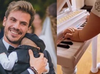 Χαζομπαμπάς ο Άκης Πετρετζίκης: Το βίντεο με τον ενός έτους γιο του να παίζει πιάνο που «έριξε» το Instagram