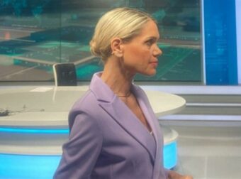 Σύνθια Σάπικα: Λίγα λόγια για τη δημοσιογράφο της ΕΡΤ που έκοψε τα μαλλιά της για το Ιράν