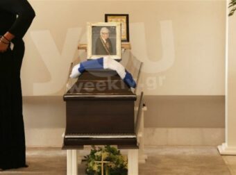 Τεράστια θλίψη στην κηδεία του Ζάχου Χατζηφωτίου – Αποκλειστικές φωτογραφίες
