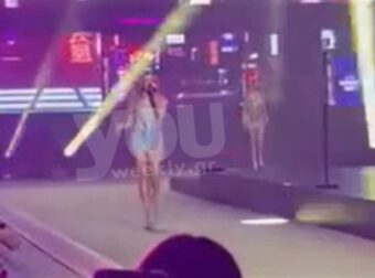 Madwalk 2022: Με μίνι φόρεμα γεμάτο στρας – Η Δανάη Λιβιεράτου τραγούδησε στη σκηνή και αποθεώθηκε