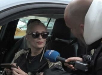 Κάλεσε το θυρωρό για να τον αποφύγει – Η αντίδραση της Μπακοδήμου σε ερώτηση για το Σεργουλόπουλο