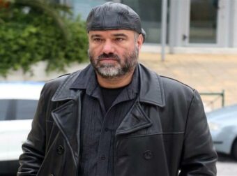 Ελεύθερος αφέθηκε μετά την απολογία του για βιασμό ο σκηνοθέτης Κώστας Κωστόπουλος