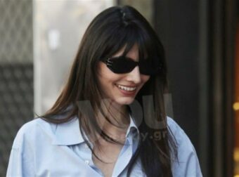 ”Τσάκωσαν” την Παπαγεωργίου με το μπουρνούζι – Της έκαναν έκπληξη με 2ροφη τούρτα για τα γενέθλιά της