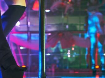 Σοκ! Stripper σε γνωστό μαγαζί αποκαλύπτει- ” Πελάτης χάλασε 1000 ευρώ απλά για να κάτσω δίπλα του”