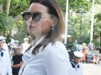 Έγινε ξανά νονά η Όλγα Κεφαλογιάννη – Υπέρλαμπρη με φλοράλ φόρεμα σε εκκλησία της Κρήτης