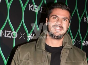 Της φόρεσε κάλτσες με φτερά και την έκανε αεροπλανάκι – “Έλιωσε” το instagram με την ανάρτηση του Άκη Πετρετζίκη