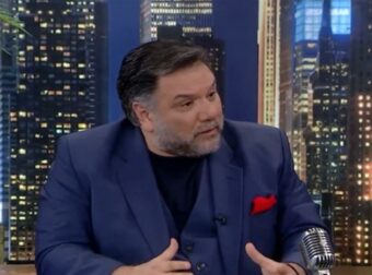 «Έχασα τον πατέρα μου, έκαναν εγχειρήσεις η μάνα, η κόρη και ο γιος μου, κάηκε το σπίτι μου…» – Άναυδος ο Αρναούτογλου με το δράμα αγαπημένου τραγουδιστή