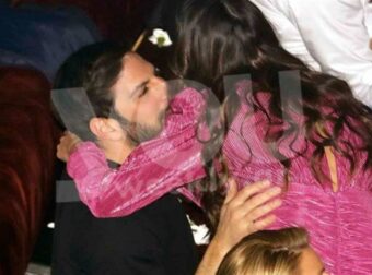 Τον φιλούσε συνεχώς παθιασμένα: Αποκλειστικές φωτογραφίες της Ηλιάνας Παπαγεωργίου με τον Γιάννη Καραβασάνη