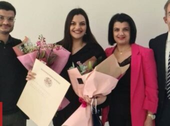 Τέμπη: Ρεθυμνιώτισσα αφιερώνει το πτυχίο της στους φοιτητές που σκοτώθηκαν στο δυστύχημα