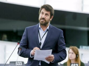 Η ασκούμενη φωτογράφος και ο υπεύθυνος του γραφείου του – Αυτές είναι οι νέες καταγγελίες κατά Γεωργούλη