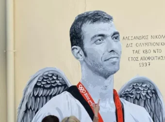 Συγκίνηση – Γκράφιτι απεικονίζει τον Αλέξανδρο Νικολαΐδη στο λύκειο απ’ όπου αποφοίτησε