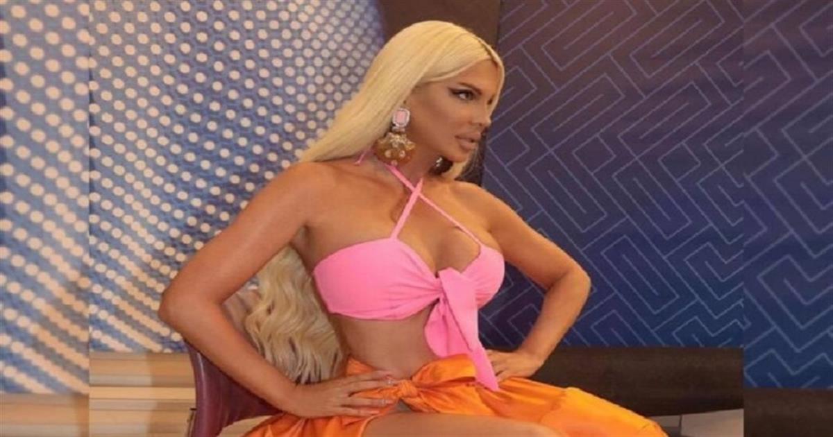 Η Jelena Karleusa με καuτό κόκκινο μίνι φόρεμα σε βραδινή έξοδο