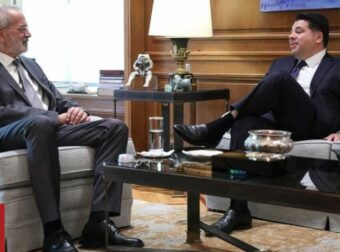 Ο πρωθυπουργός Ιωάννης Σαρμάς συναντήθηκε με τον Αμερικανό πρέσβη