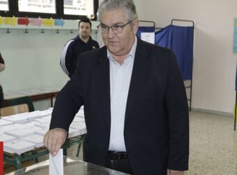 Εκλογές 2023: Ψήφισε ο Δημήτρης Κουτσούμπας στη Λαμία