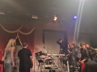 Νατάσσα Θεοδωρίδου: Φωτιά στο κέντρο που τραγουδάει – “Ένα σπίτι καίγεται” έλεγαν οι θαμώνες (Βίντεο)