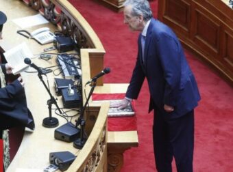 Γιατί ορκίστηκε μόνος του ο Αντώνης Σαμαράς