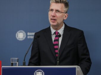 Άκης Σκέρτσος: Τα 10 Fake News ΣΥΡΙΖΑ και ΠΑΣΟΚ – «Αδειάζει» τον Γρηγόρη Ψαριανό