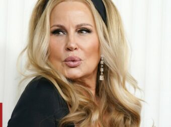 Η Jennifer Coolidge λέει μια μεγάλη αλήθεια για το μίσος για τον εαυτό και τι μπορεί να κοστίσει