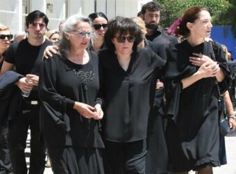 Στην κηδεία της Γαληνέα – Οι κόρες της και οι τελευταίες επιθυμίες της (Εικόνες και Βίντεο)