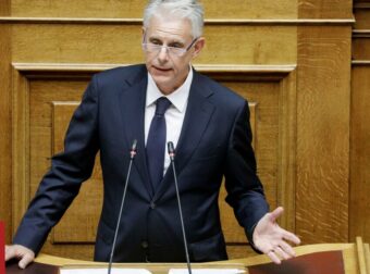 Σπύρος Πνευματικός: Παραδίδει την έδρα του στη Νέα Δημοκρατία