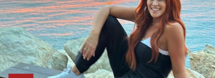 H Χρηστίδου με λευκό μπικίνι και η σιλουέτα της φάνηκε