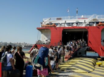 Κυβέρνηση: Δεν έχει τελειώσει το θέμα με τα εισιτήρια στα πλοία