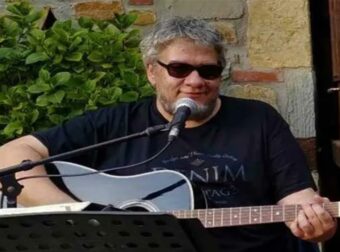 Νεκρός πριν απο λίγο ο γνωστός μουσικός Σπύρος Σαμαράς – Τον πρόδωσε η καρδιά του