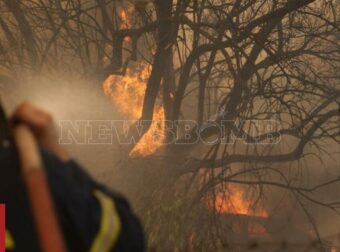 Liveblog: Μαίνονται τα πύρινα μέτωπα σε Δυτική Αττική και Λουτράκι – Αναζωπύρωση στη Μάνδρα