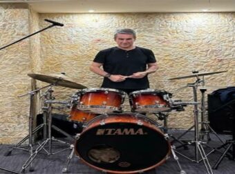 Η χαμένη έδρα του Λοβέρδου και η πρόβα στα ντραμς – Τον Σεπτέμβριο σε μουσικές σκηνές; (Εικόνα)