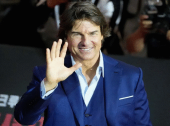 Δείτε τον Tom Cruise να χλαπακιάζει ποπ κορν και να…