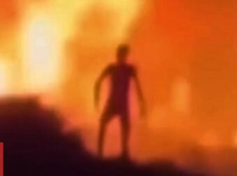 TikTok: Ανατριχιαστικό βίντεο δείχνει μια ανθρωπόμορφη φιγούρα να περπατάει αλώβητη μέσα από φωτιά