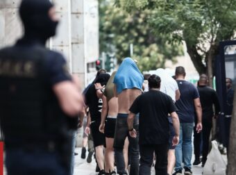Νέα Φιλαδέλφεια: Διαφεύγουν της σύλληψης 30 Έλληνες – Πώς η ΕΛ.ΑΣ. θα φτάσει στο δολοφόνο Κατσουρή