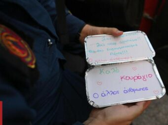Φωτιά στην Αλεξανδρούπολη: Συγκινούν τα μηνύματα στα πακέτα με το φαγητό των πυροσβεστών