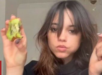 Jenna Ortega: Viral στο Twitter επειδή τρώει ακτινίδιο… με τη φλούδα