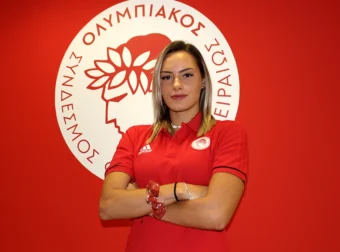 Τα πέταξε όλα έξω – Αθλήτρια του Ολυμπιακού πόζαρε γuμνόστηθη. Δείτε τη…